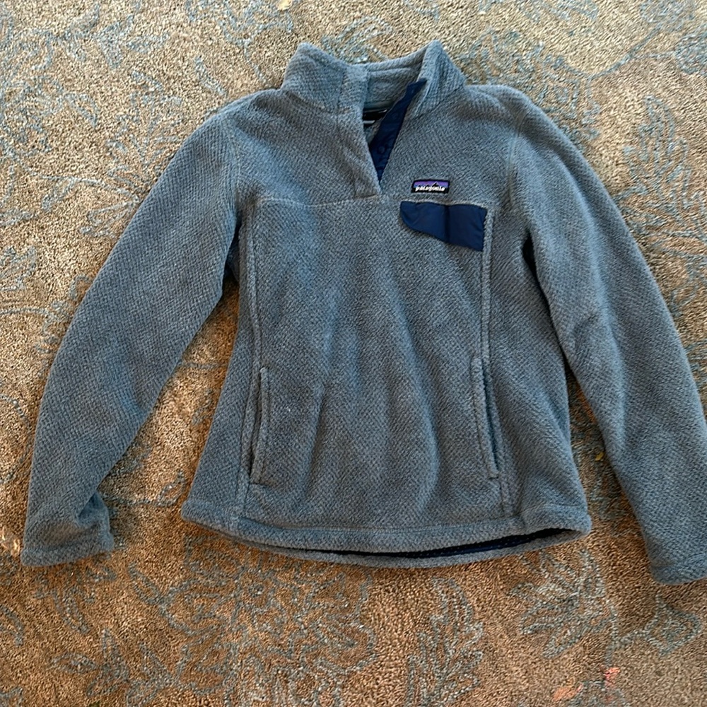 Medium women’s light blue grey fleece pullover hoodie Patagonia